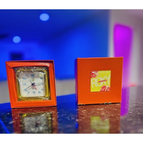 Vintage New In Box Yellow RARE Alarm Clock Roxy Quiksilver - Picture 8 of 8